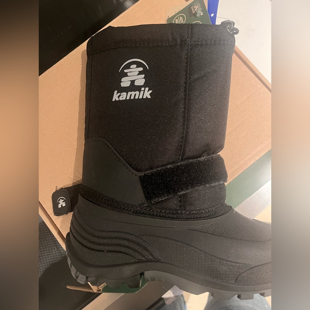 New Kamik kids snow boots